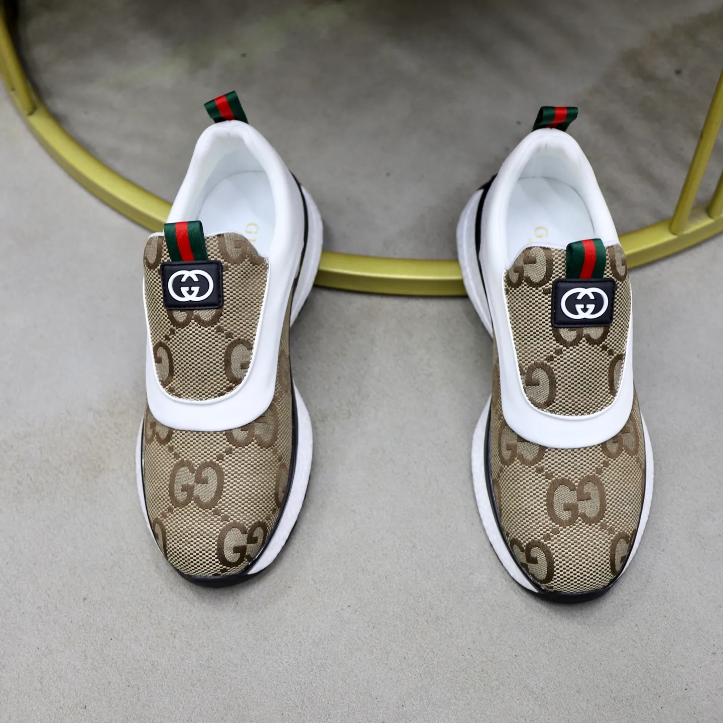 Ex-factory price: 462💰🙅‍♂️🙅‍♂️🙅‍♂️ Brand: Gucci GuCCI Standard code: 38-44 (45 customized) Grade: Same as the official website Material: Original leather stitching brand cloth Comfortable and breathable lining Lightweight and wear-resistant sports outsole Style category: Men's fashionable casual shoes Running sneakers Distinguished luxury brand elements Top luxury Color: actual picture color